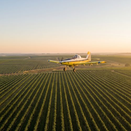 Agricultural_aircraft_flying_ove…_2K_202609012057