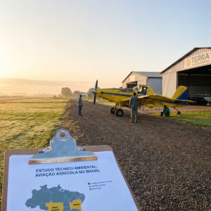 Crop_duster_plane_on_landing_202607011557