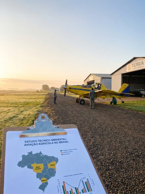 Crop_duster_plane_on_landing_202607011557