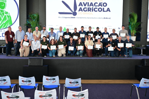 Formatura do Curso de Atualização de Pilotos Agrícolas ocorreu durante Congresso AvAg
